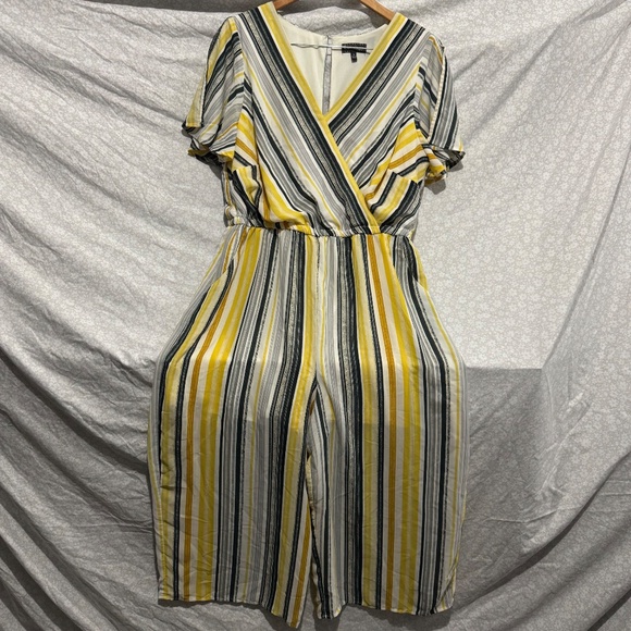 yellow and grey stripes dress / romper dress size 1x brand luxology - Picture 2 of 8